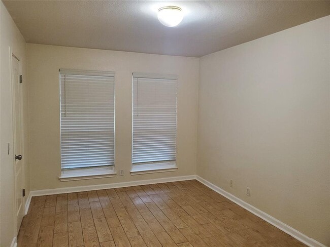 Building Photo - 2305 E Riviera Dr