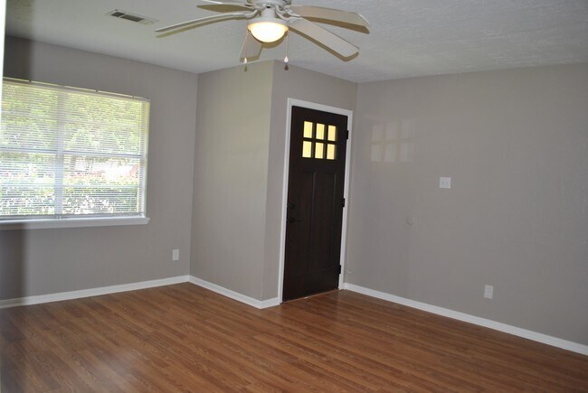 Building Photo - 17423 Fir Rd