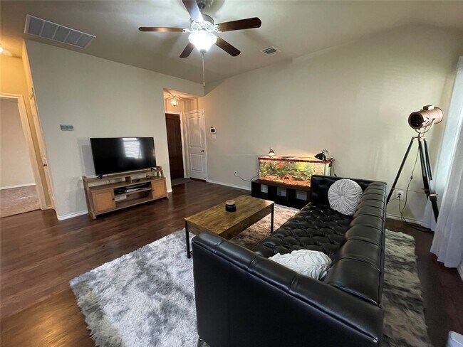 Building Photo - 3650 Sumner Lodge Dr