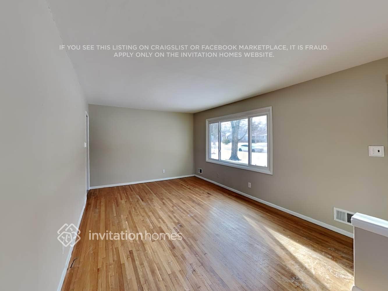 Building Photo - 2944 Albert St N