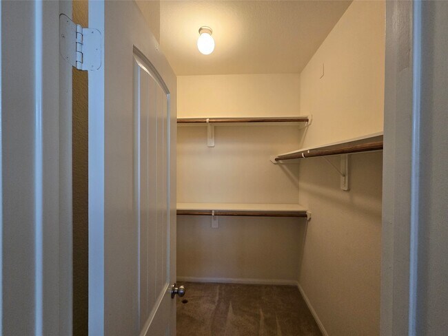 Building Photo - 107 Piney Pathway