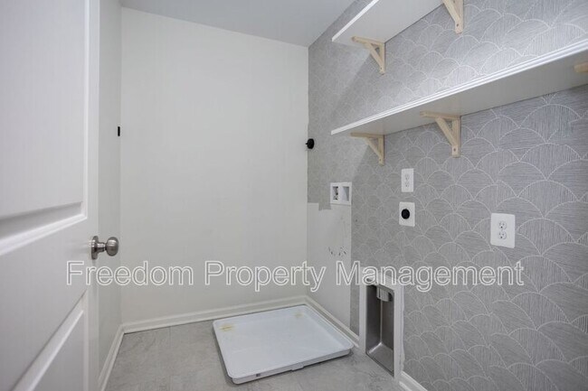 Building Photo - 2425 Morgans Point Dr