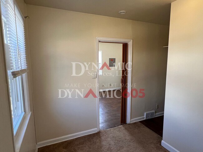 Building Photo - 403 S Wayland Ave