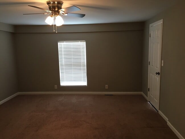 Building Photo - For Rent