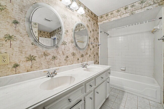 Building Photo - 14707 Treborway Dr