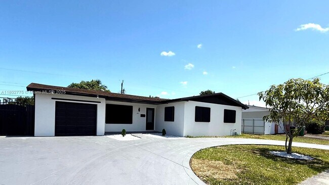 Building Photo - 15711 SW 106th Ave