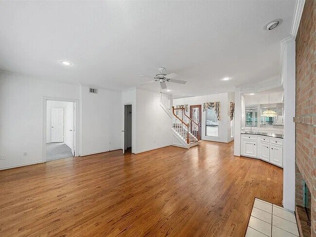 Building Photo - 2910 Chaucer Dr