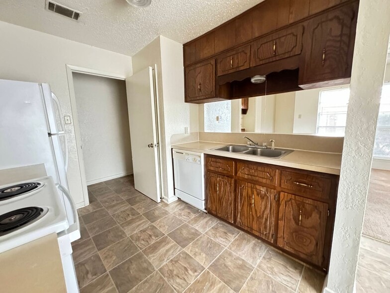 Building Photo - 1307 Covey Ln