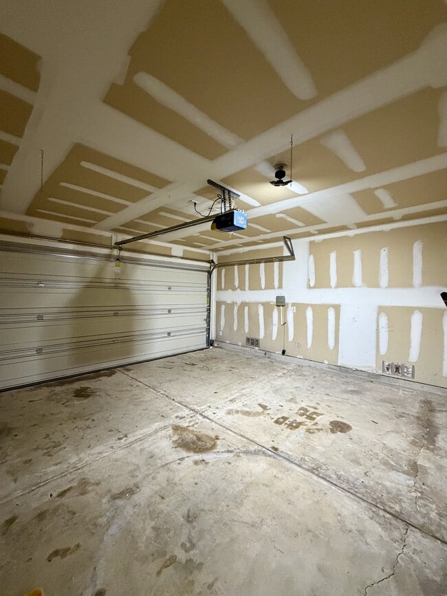 Building Photo - 7027 Fisherman Sky