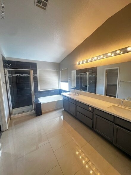 Building Photo - 9167 Short Horse Ct