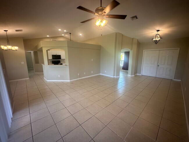 Building Photo - 4 Bedroom plus Den - 2 Bathrooms - 2 Car G...