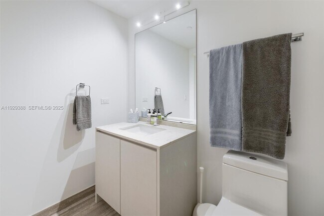 Building Photo - 1010 Brickell Ave