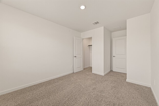 Building Photo - 2819 Red Rosehip Dr