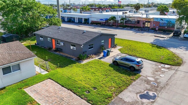 Building Photo - 391 NE 42nd Ct