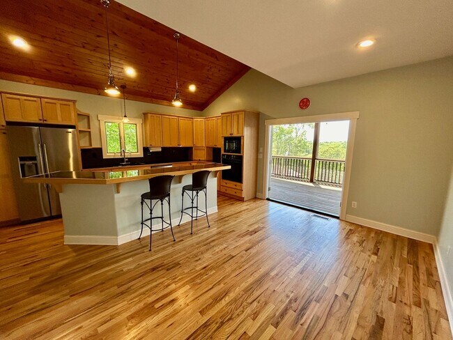 Building Photo - Central AVL - Custom Built, Made for Enter...