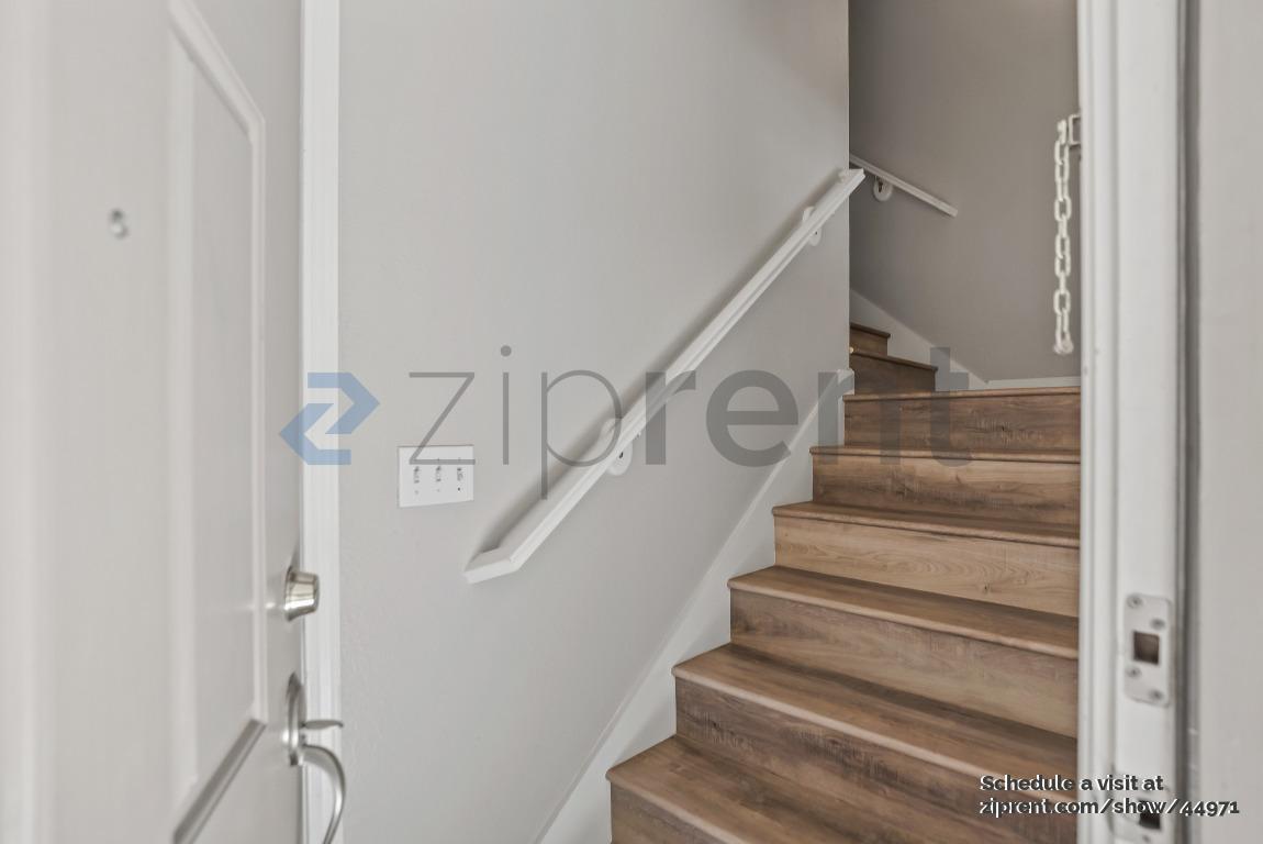 Building Photo - 727 Northrup St