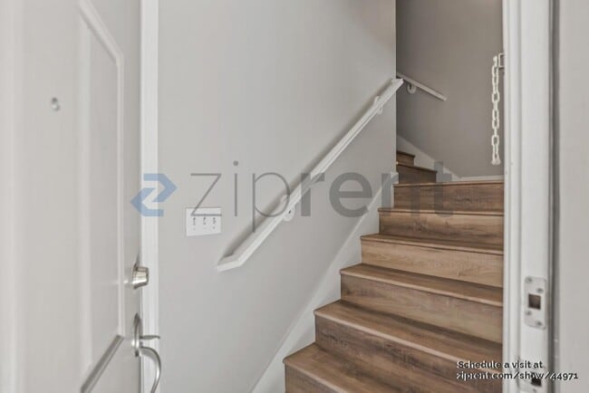 Building Photo - 727 Northrup St