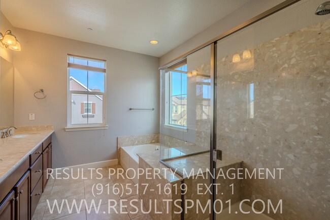 Building Photo - Spacious 3 Bedroom home! Great location!