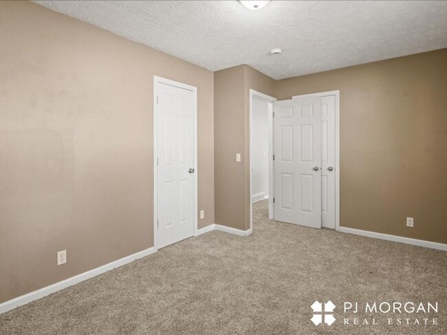 Building Photo - Millard Rental Ready to Impress!