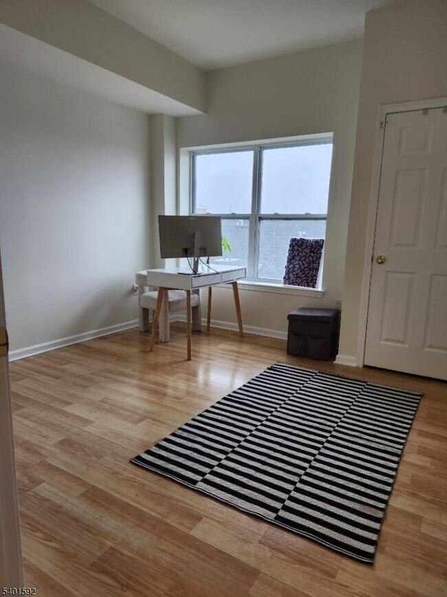 Building Photo - 358 Rector St