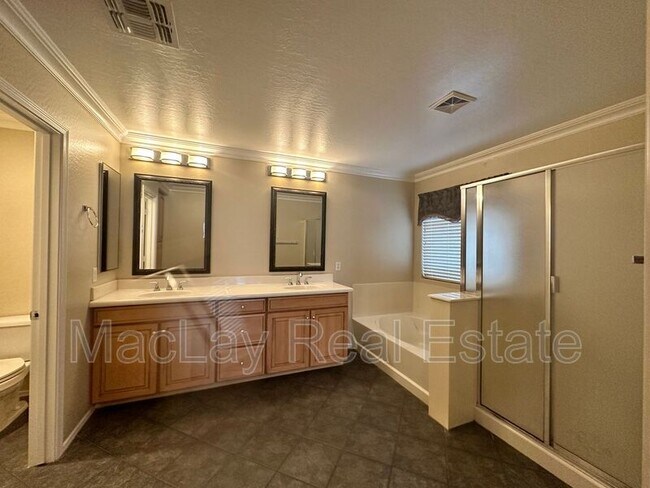 Building Photo - 3691 E Kingbird Pl