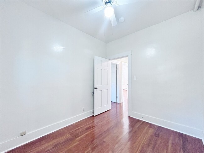 Building Photo - 156 Pleasant St