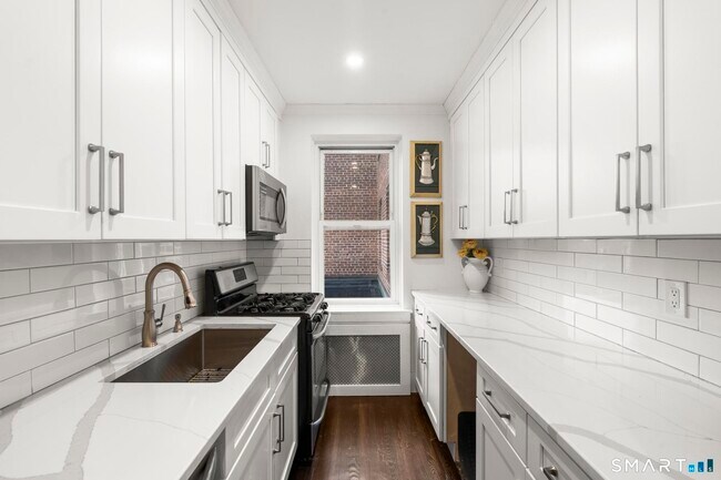 Building Photo - 70 Strawberry Hill Ave