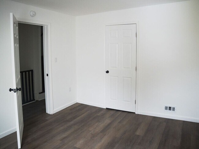 Building Photo - 936 Ferry St