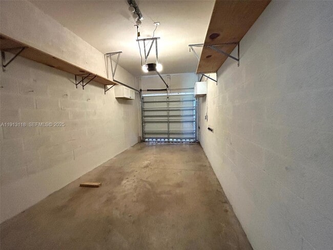 Building Photo - 1560 SE Wilshire Pl