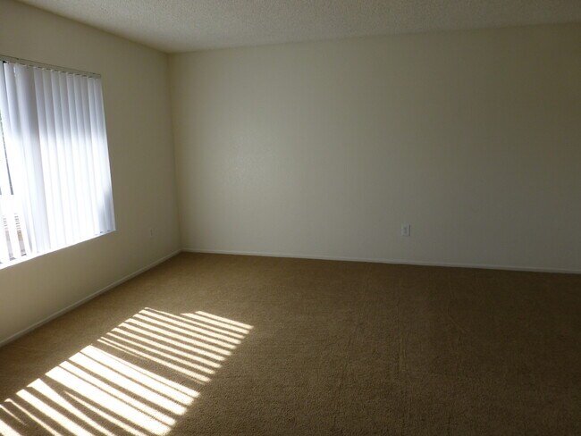 Building Photo - Coming soon....Spacious 4BR Townhome in Desirable Tiburon Community – Carlsbad
