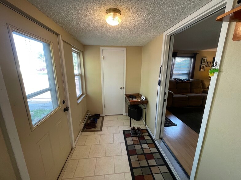 Mudroom - 322 S 10th St