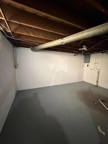 Building Photo - 1975 Dunbar Dr