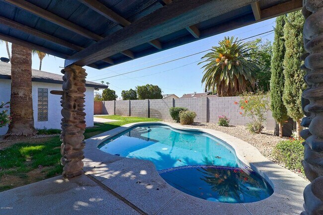 Building Photo - Fabulous, Remodeled Top to Bottom house!!!!