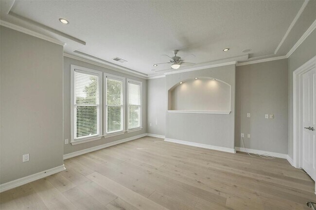 Building Photo - 2226 Westlake Dr
