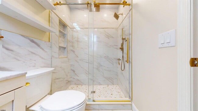 Building Photo - 450 Redwood Ave