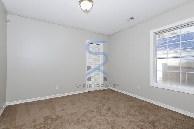 Building Photo - Move in before December 31st and get $100 OFF your rent for the first 3 months — PLUS a $250 Amaz...