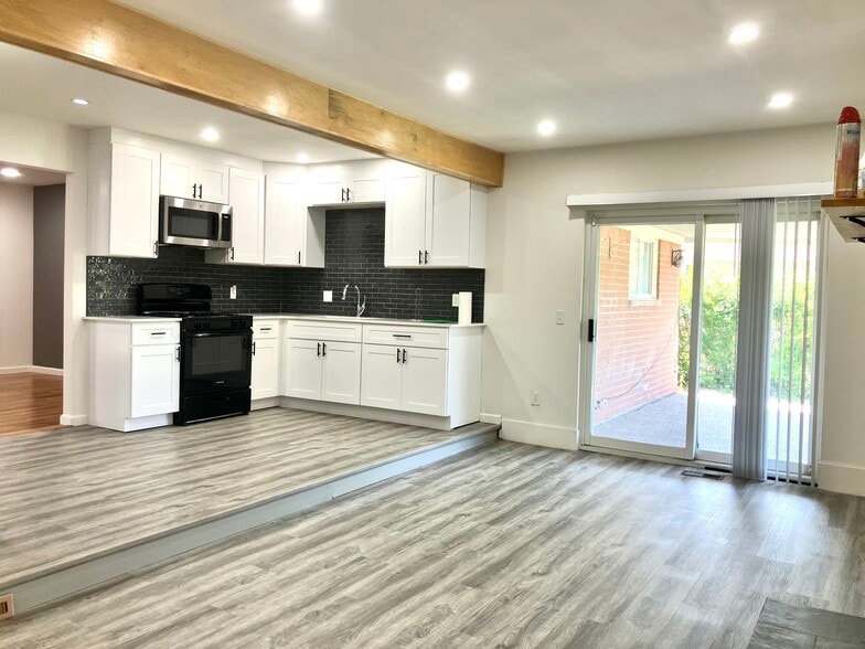 Building Photo - 32447 Hawthorne Dr