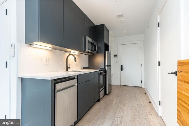 Building Photo - 965 Frankford Ave