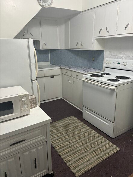 Building Photo - 515 Lions Park Dr