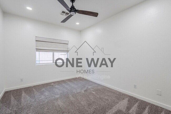 Building Photo - 760 N Swan Dr