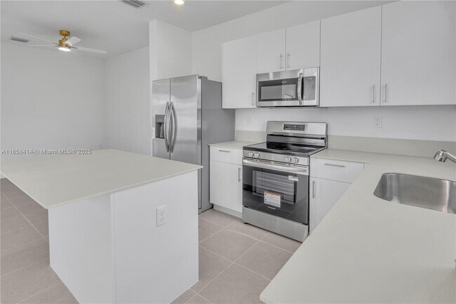 Building Photo - 2652 SE 28th St