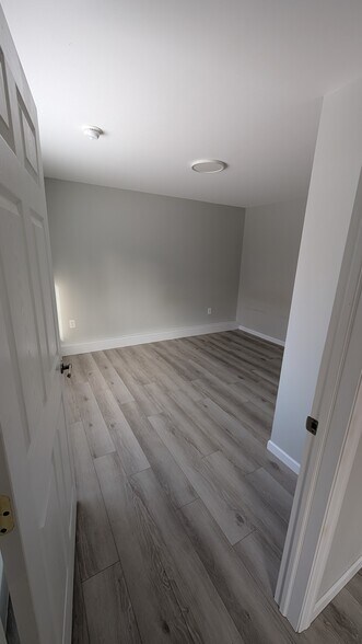 Building Photo - 3665 Essex Rd