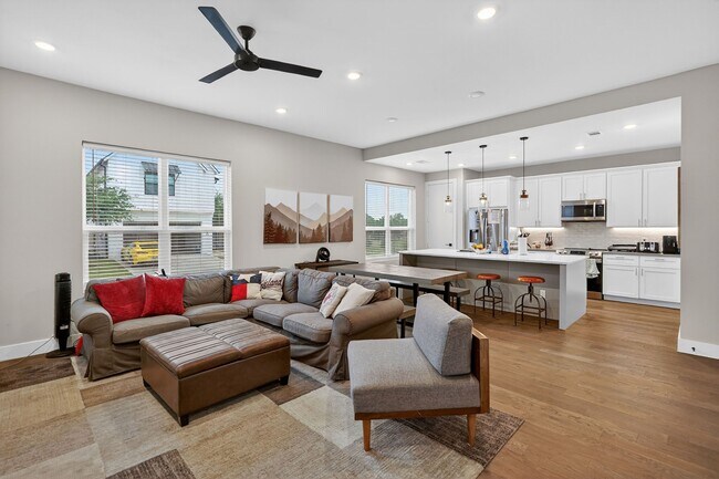 Building Photo - 297 Estates Cir