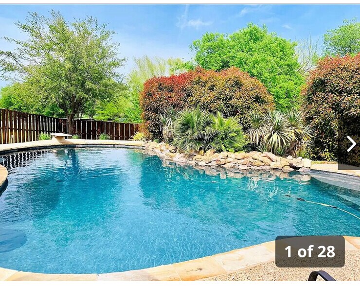 Fenced yard, private, Safe. - 506 Connemara Ct
