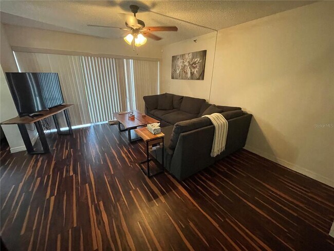 Building Photo - 1162 Carmel Cir