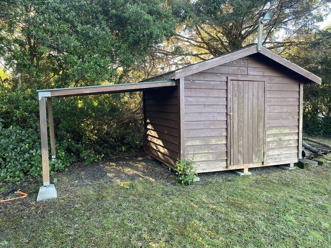 Building Photo - 348 Cockle St SW