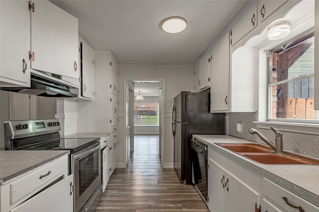 Building Photo - 1819 Ave Q