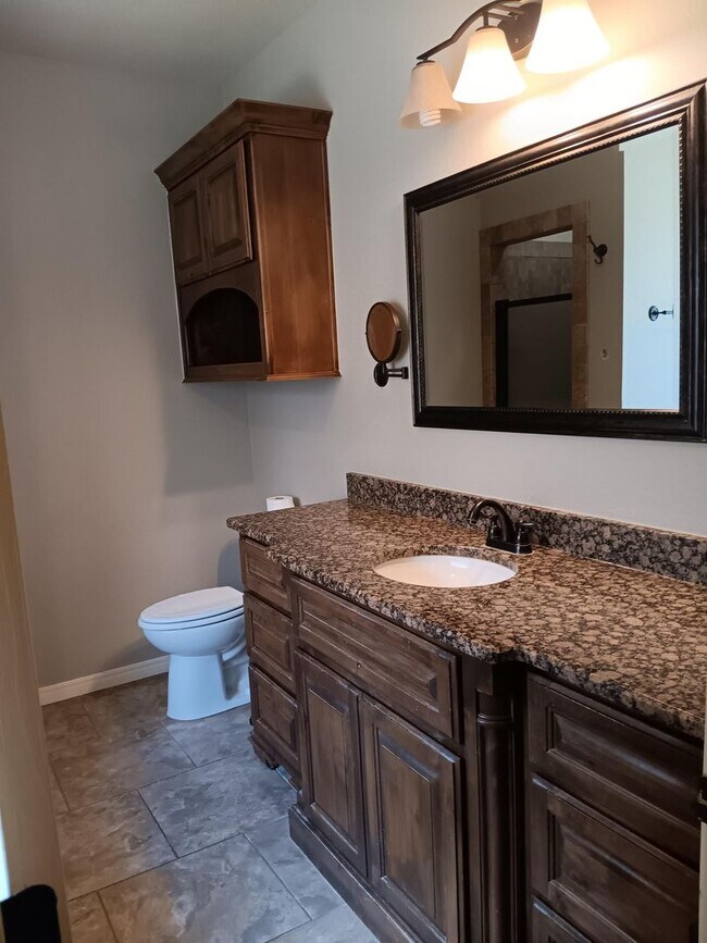 Building Photo - Hinge Property Management