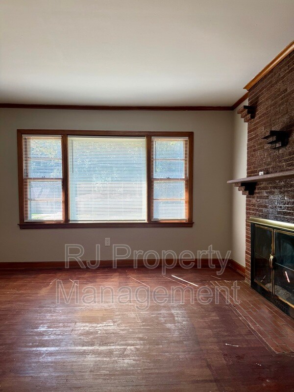 Building Photo - 1834 St Elmo Ave