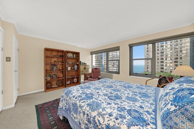 Building Photo - 247 E Chestnut St